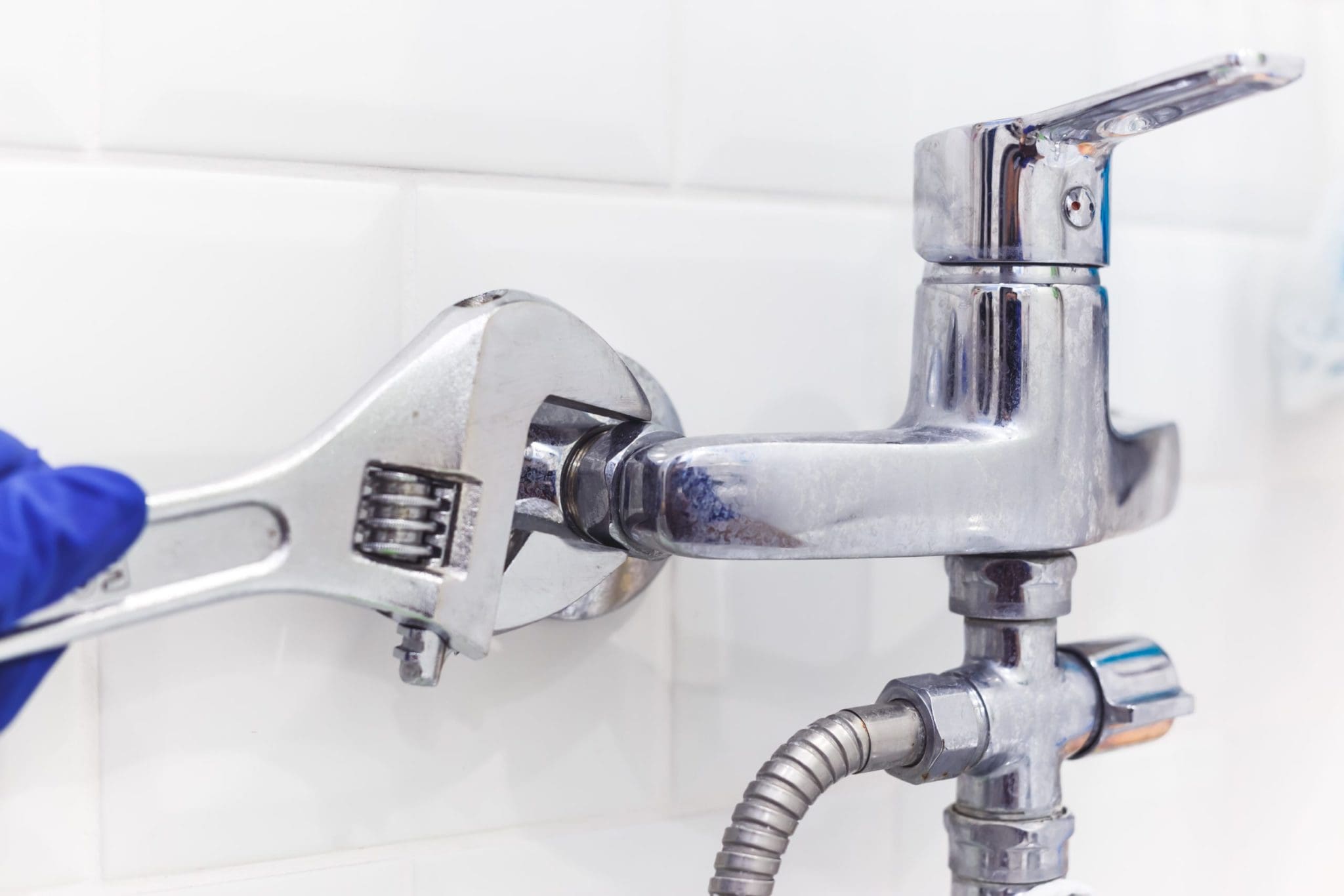 8 Signs You Desperately Need a Plumber